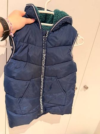 Veste sans Manches taille 8 (gemo)