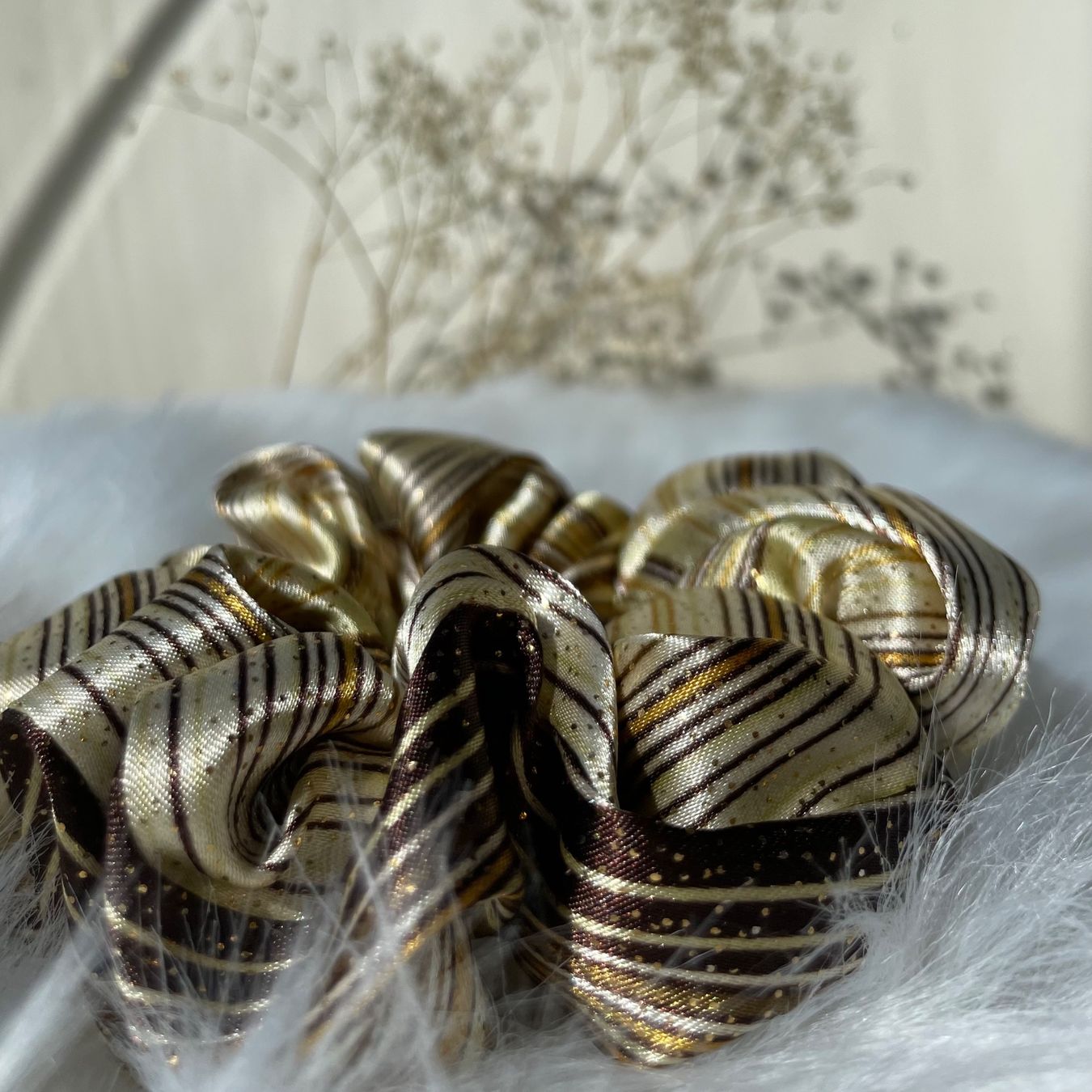 Accessori per capelli: Seide Scrunchie - Elegant und Sanft - Handmade - Neu! – Nuovo e nell'imballaggio originale da Vals venduto da ABA-Atelier 5