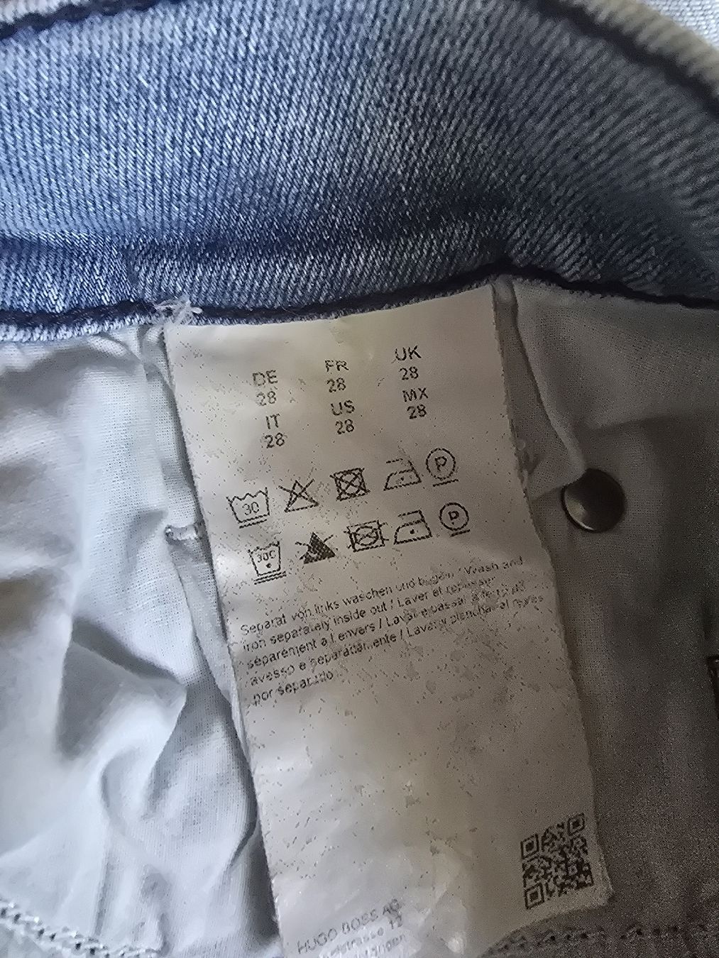 Hugo Boss Jeans: Hugo Boss Shorts in 28 – Usato da Dübendorf venduto da jep76 1