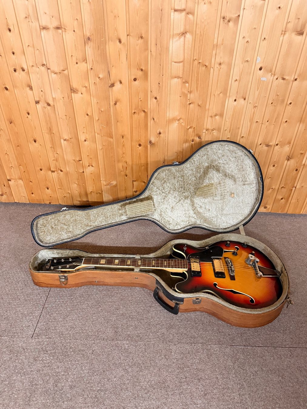 Aria Instruments de musique: Aria Diamond E-Gitarre Semiakustik Sunburst mit Vibrato – D'occasion à Zumikon par joe_5fpw 5