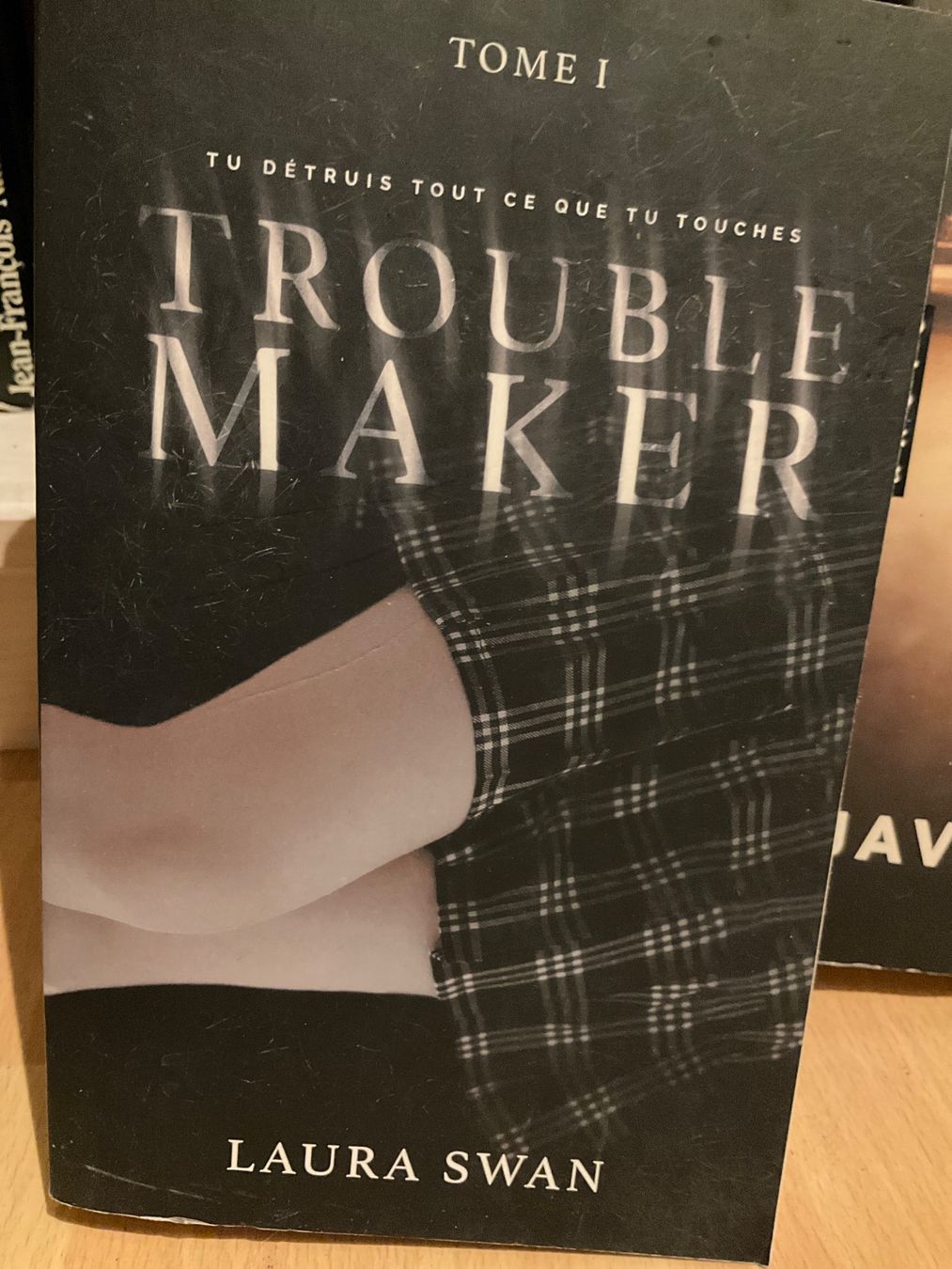 Libri: Trouble Maker, Laura Swan - Tome 1 – Usato da Avenches venduto da Lactobacille 1
