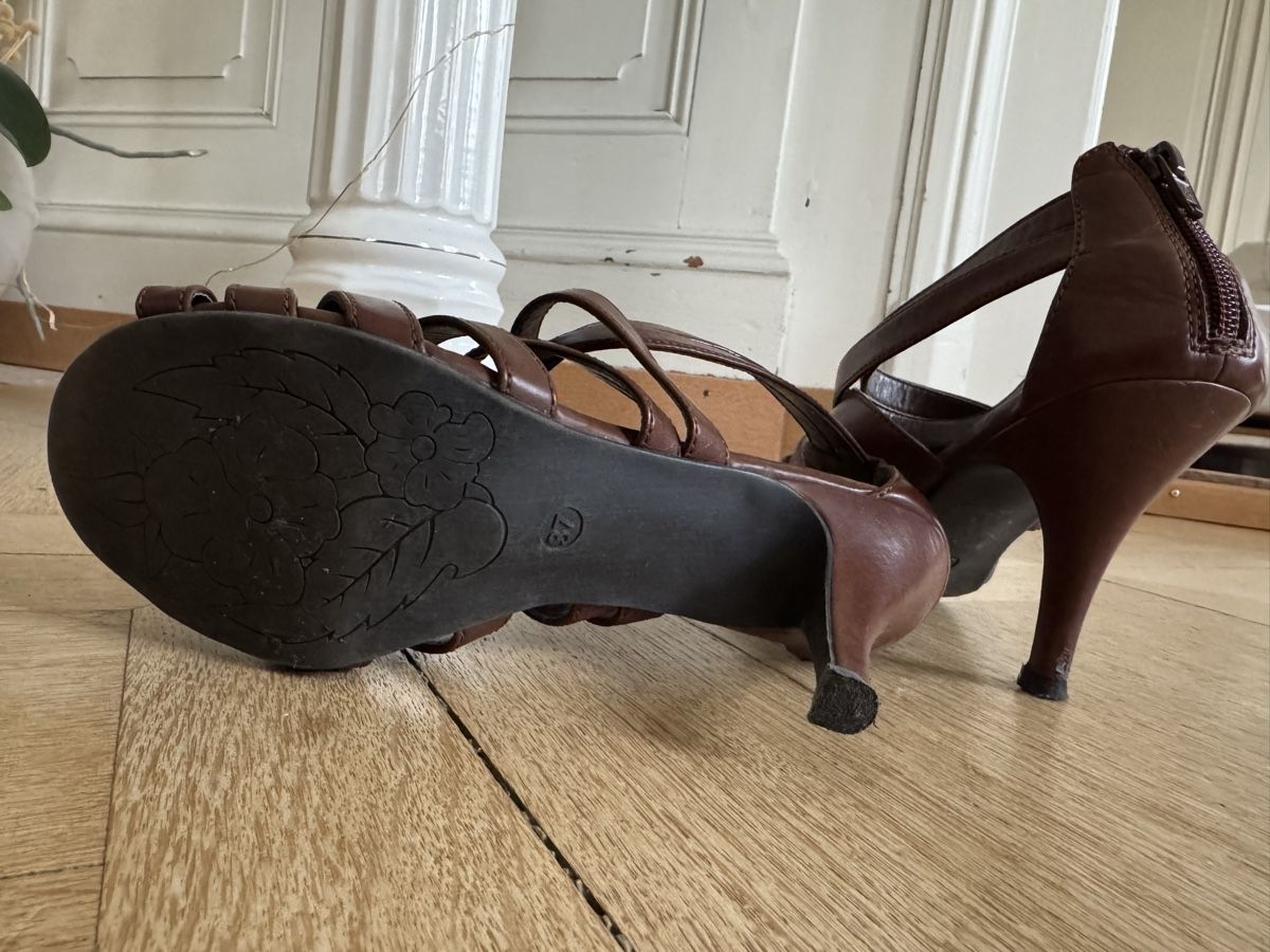 Scarpe da donna: Sandalen braunes Kunstleder – Usato da Bern venduto da Jasminp90 3