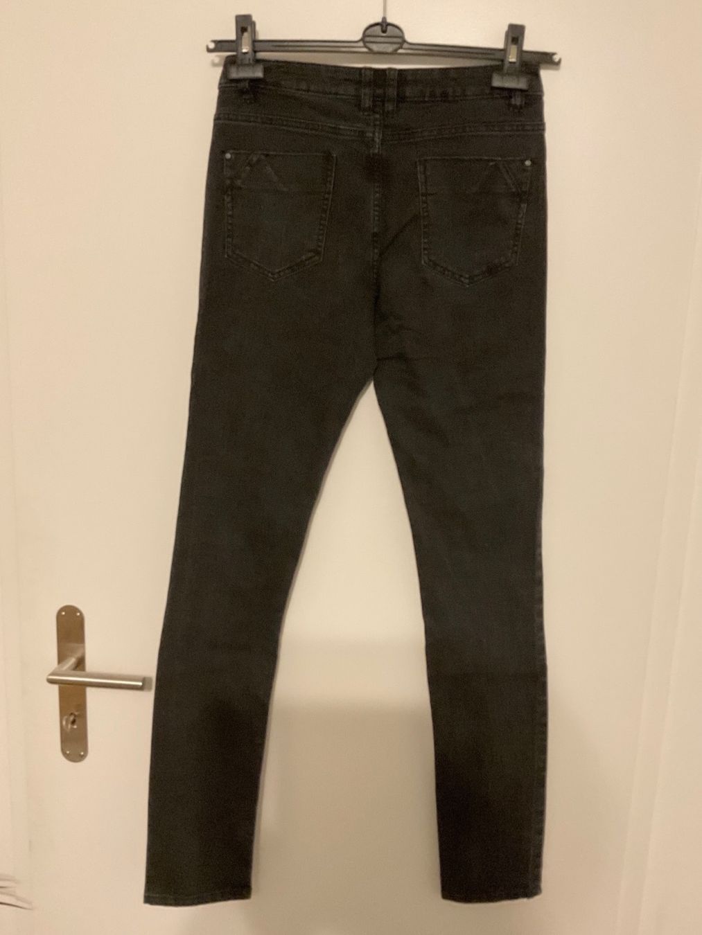 Jeans: Schwarze Jeans – D'occasion à Dübendorf par an_nk8z 1