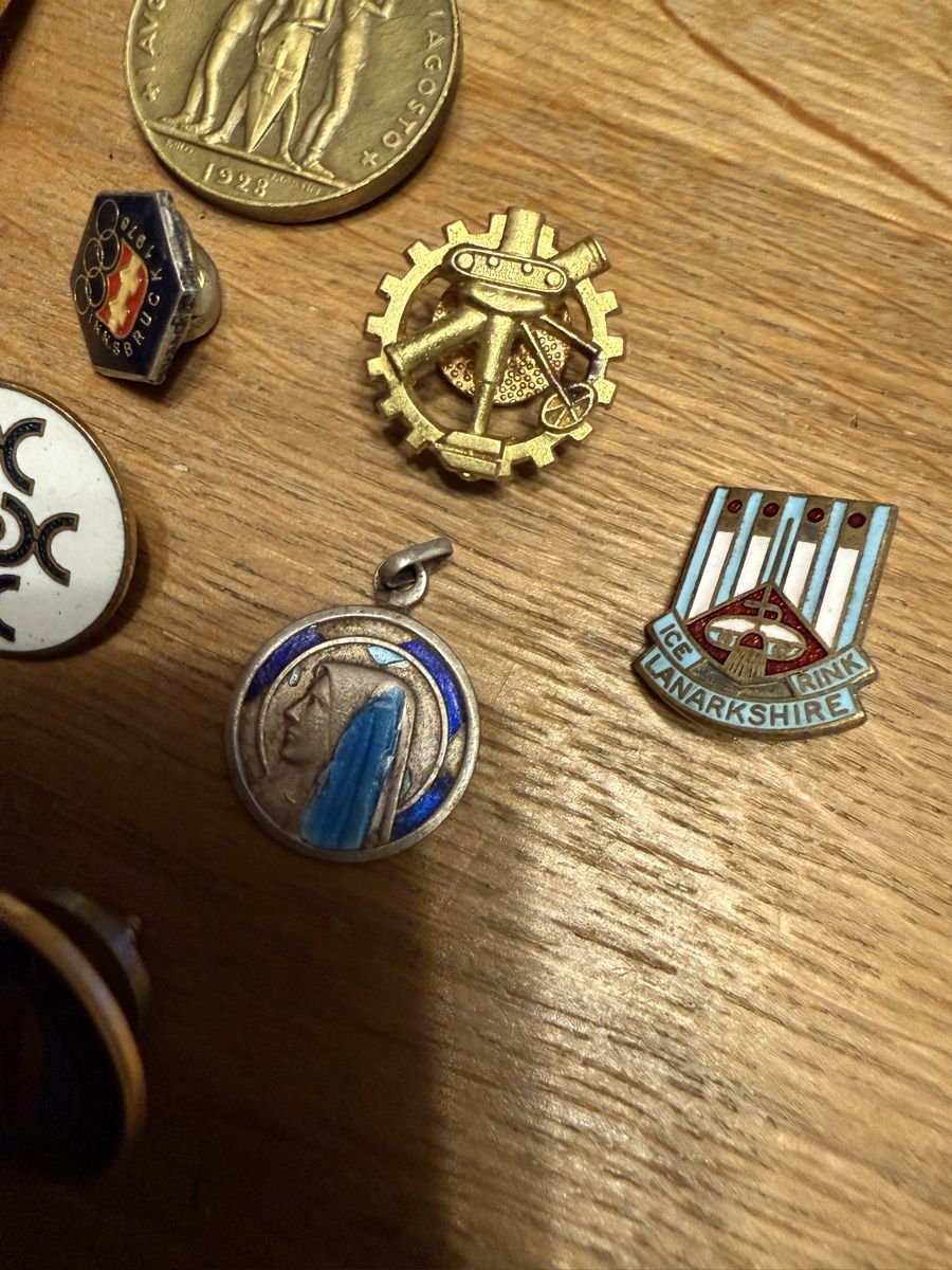 Placchette & Badge: Lot Pin Broschen Anhänger Abzeichen – Usato da Goldach venduto da Donpancho 5