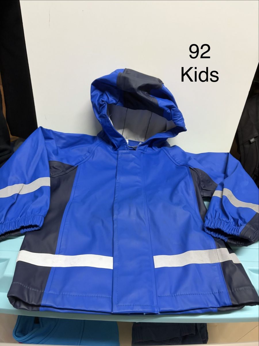 Vestes & Manteaux: Regenjacke Grösse 92 – D'occasion à Granges-Paccot par Fwaeber
