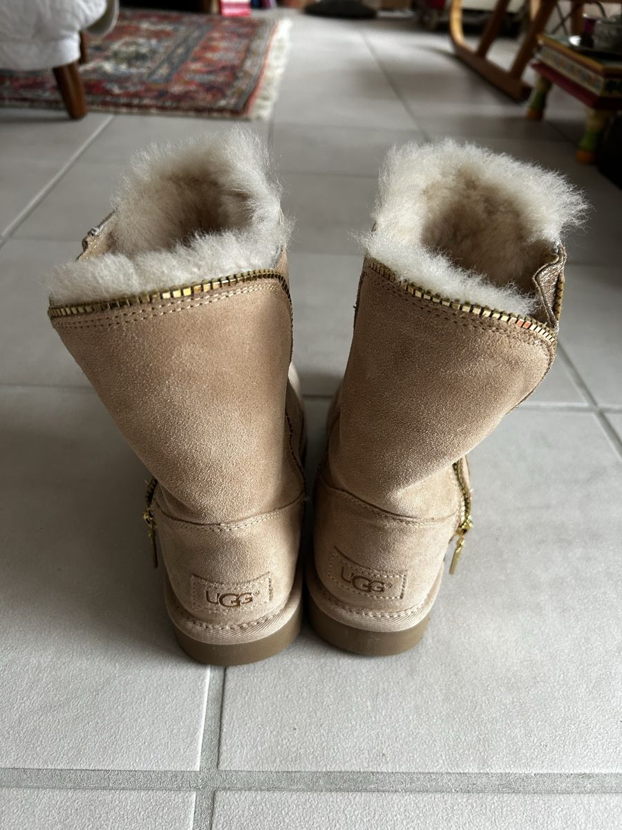 Ugg Scarpe da donna: Neue Uggs Grösse 37 – Nuovo (secondo la descrizione) da Winterthur venduto da Sunshineandrain 2
