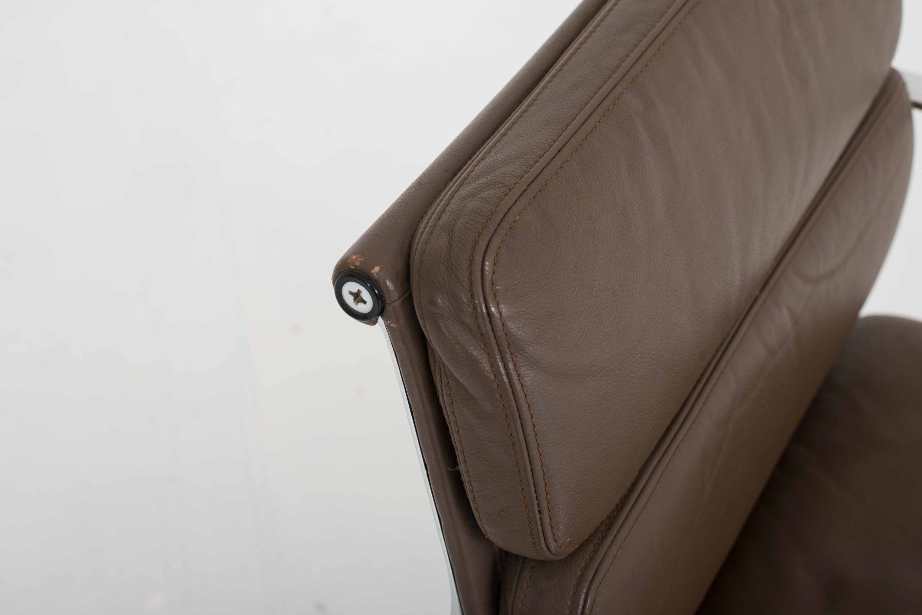 Vitra Stühle: Vitra / Herman Miller -  Eames EA 208 Soft Pad Bürostuhl – Gebraucht aus Zürich von STUZH38 4
