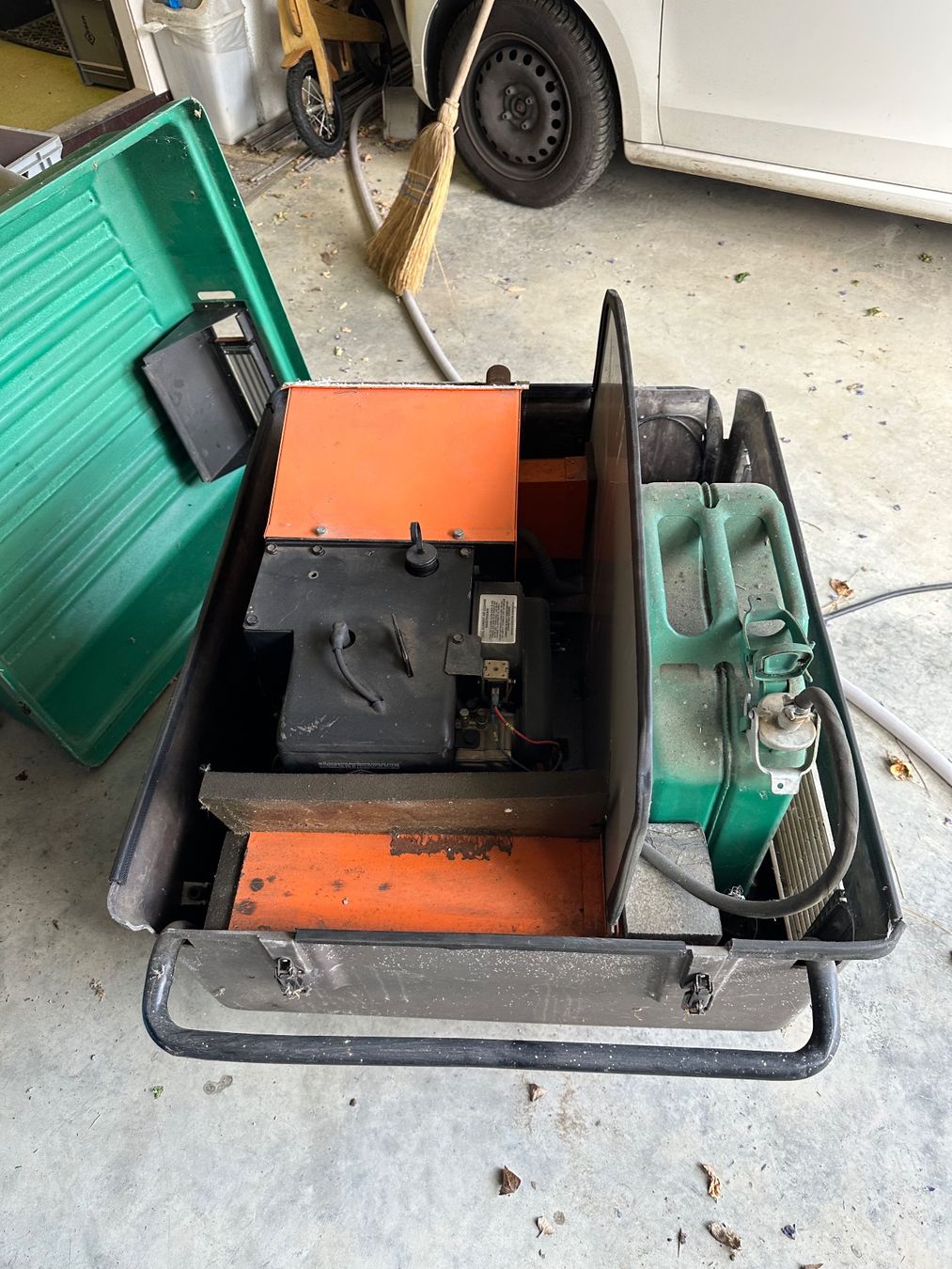 Générateurs de courant: Benzin -Generator 400 V Drehstrom – D'occasion à Stettfurt par Oba 3