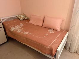 Einzelbett 90 × 200 cm komplett mit Matratze wie auf Fotos
