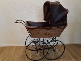 Antiker Kinderwagen