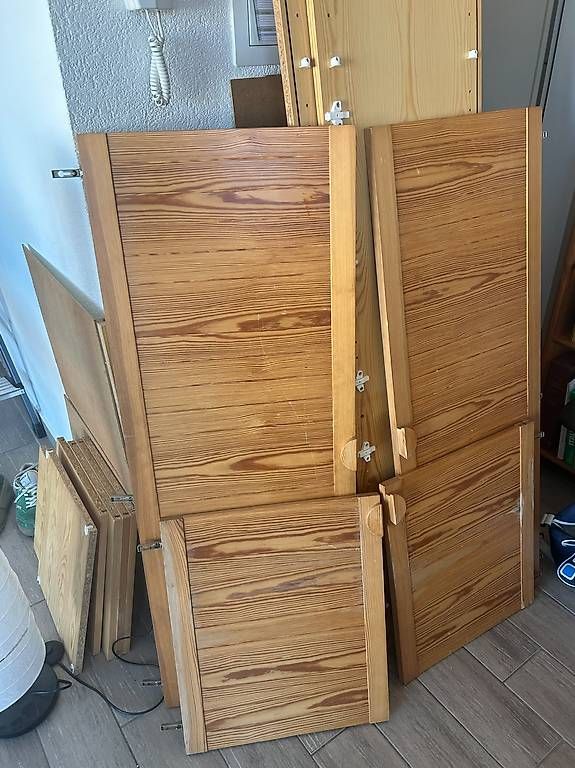 Schränke: Holzschrank zu verschenken – Gebraucht aus Birsfelden von sch_5dwv