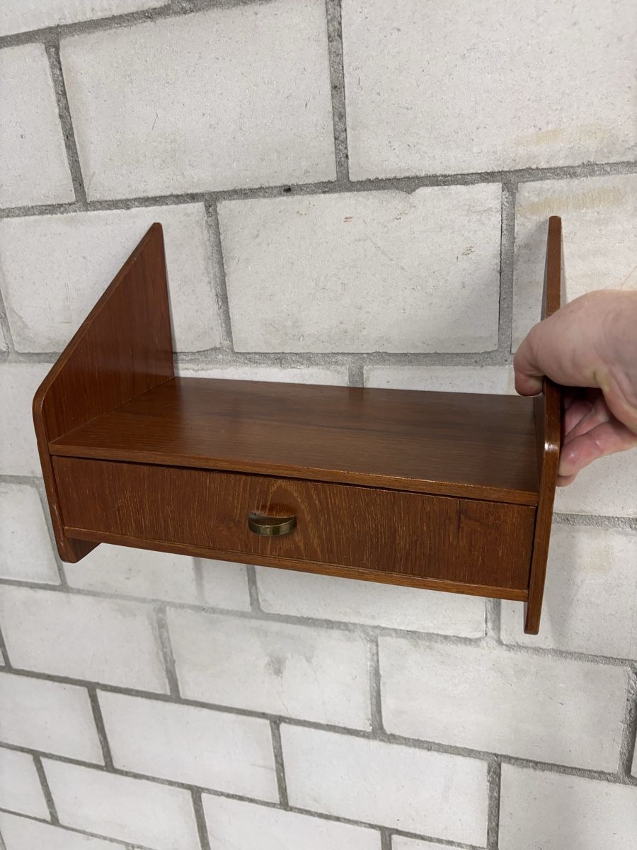 Tables de nuit: Midcentury Danish design bedside shelf in teak – Neuf (Voir description) à Attiswil par Retrodane 2