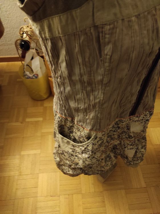 Robes: Jolie robe d'été originale, taille l, parfait état – D'occasion à La Chaux-de-Fonds par atipik 1
