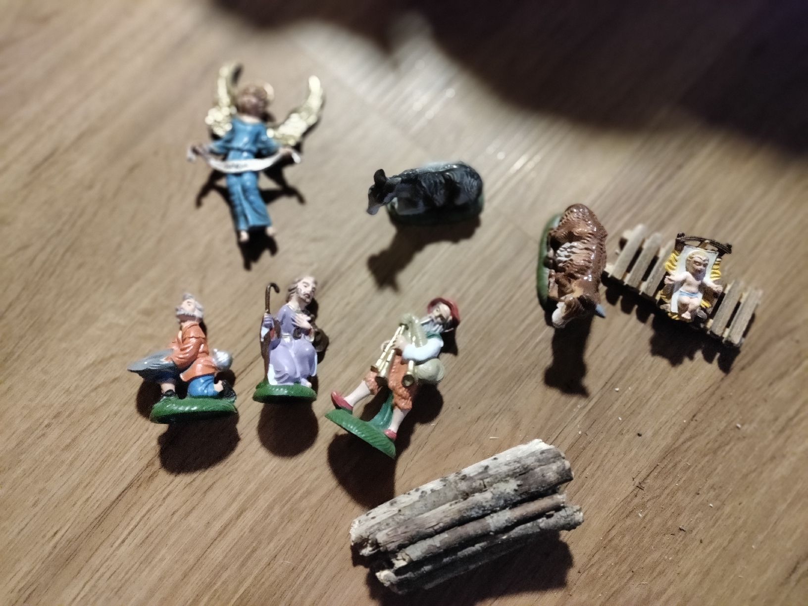 Alle Dekorationen: Grosse Weihnachtskrippe mit Figuren, Handarbeit – Gebraucht aus Fideris von VonRiva86 2