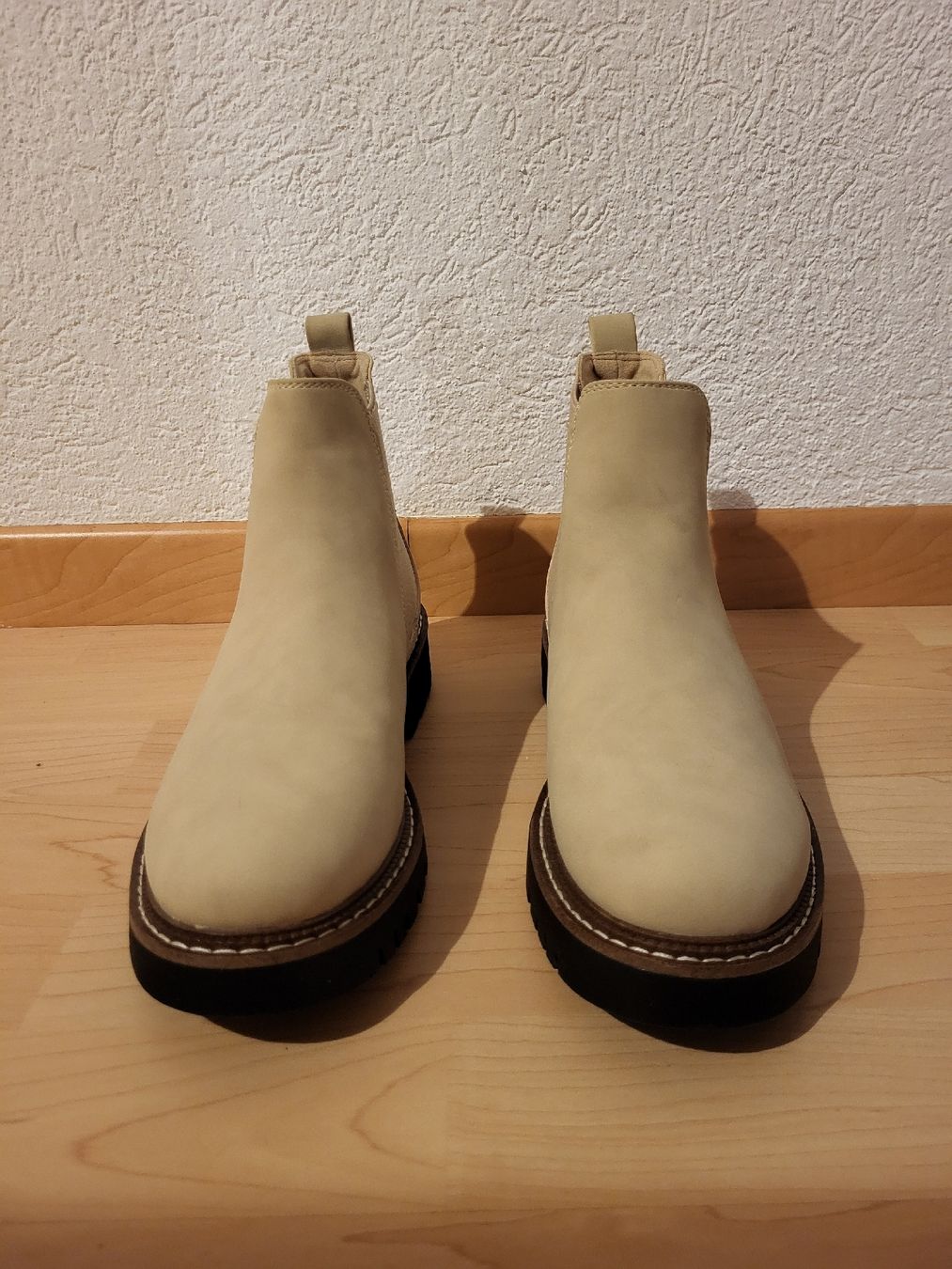 Dosenbach Scarpe da donna: Chelsea Boots, Beige, Gr. 40, Neu – Nuovo (secondo la descrizione) da Steffisburg venduto da esneusdaheime 1