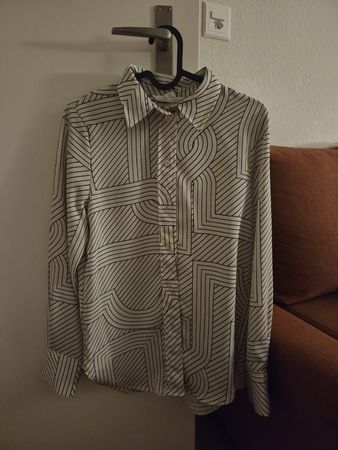 Damen Hemd H&M weiss mit Muster Grösse xs wie neu