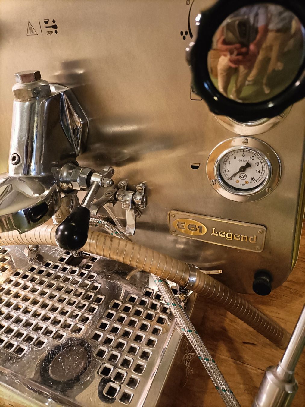 Faema Macchine per caffè & Macchine per espresso: Espresso Kaffeemaschine FAEMA 61 Gebraucht – Usato da Rotkreuz venduto da Dima8 1