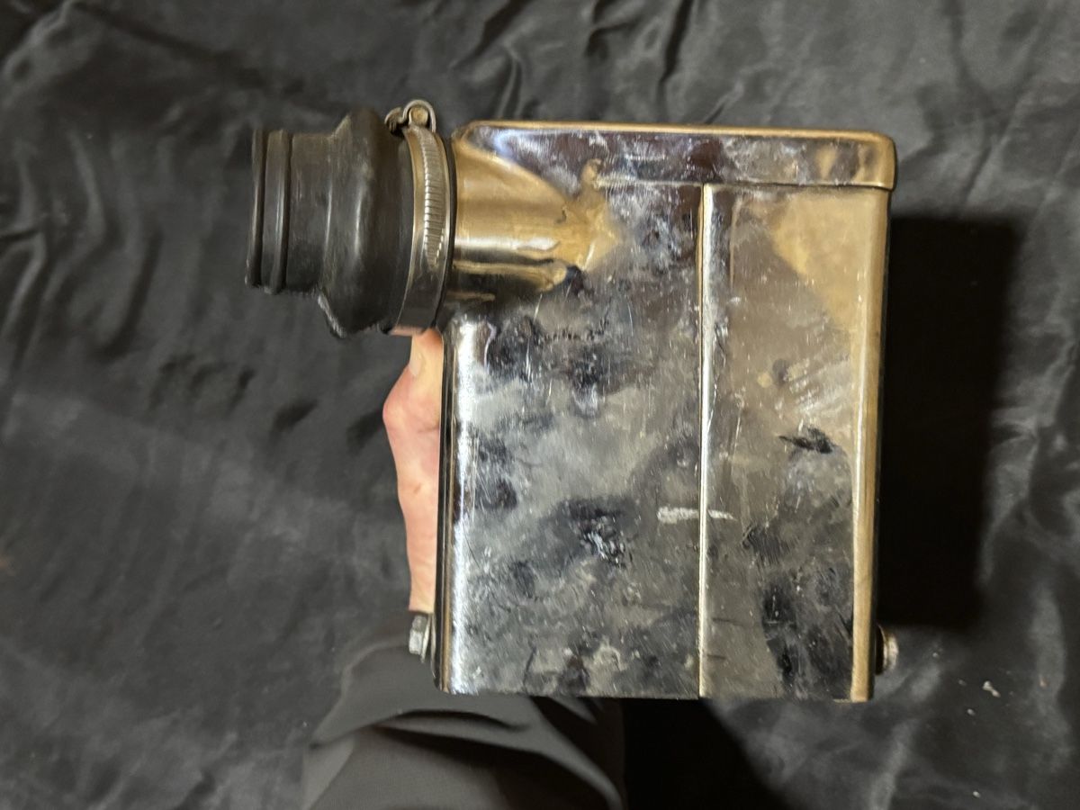 Royal Enfield Tutti i ricambio per moto: Royal Enfield, Boîtier de reniflard chromé  – Usato da attalens venduto da La.trouvaille 3