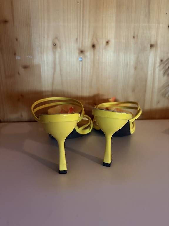 Scarpe da donna: High Heels mit Blume – Usato da Hellikon venduto da ind_m7n8 2