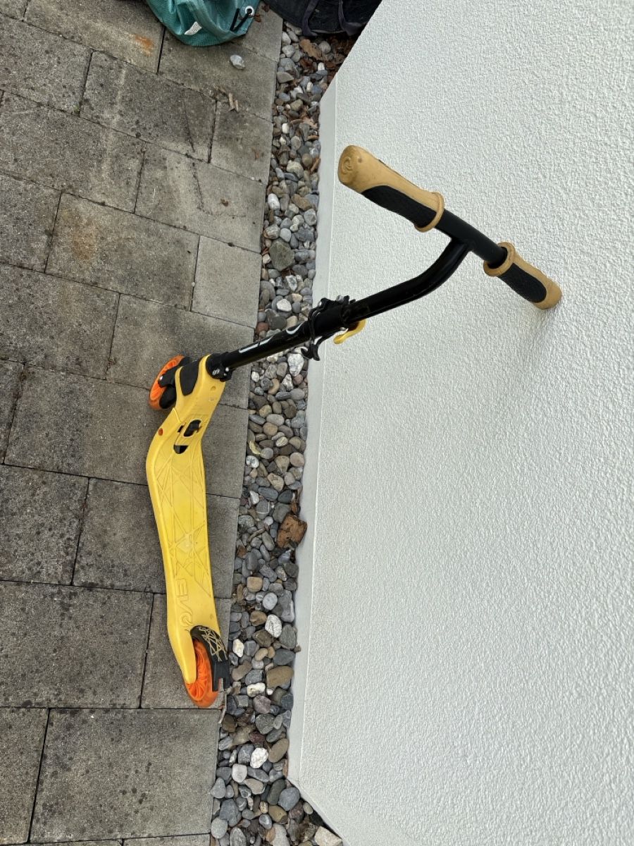 Kickboard: Tretroller gelb gebraucht, fahrtüchtig  – Gebraucht aus Schaffhausen von Falkenbier 1