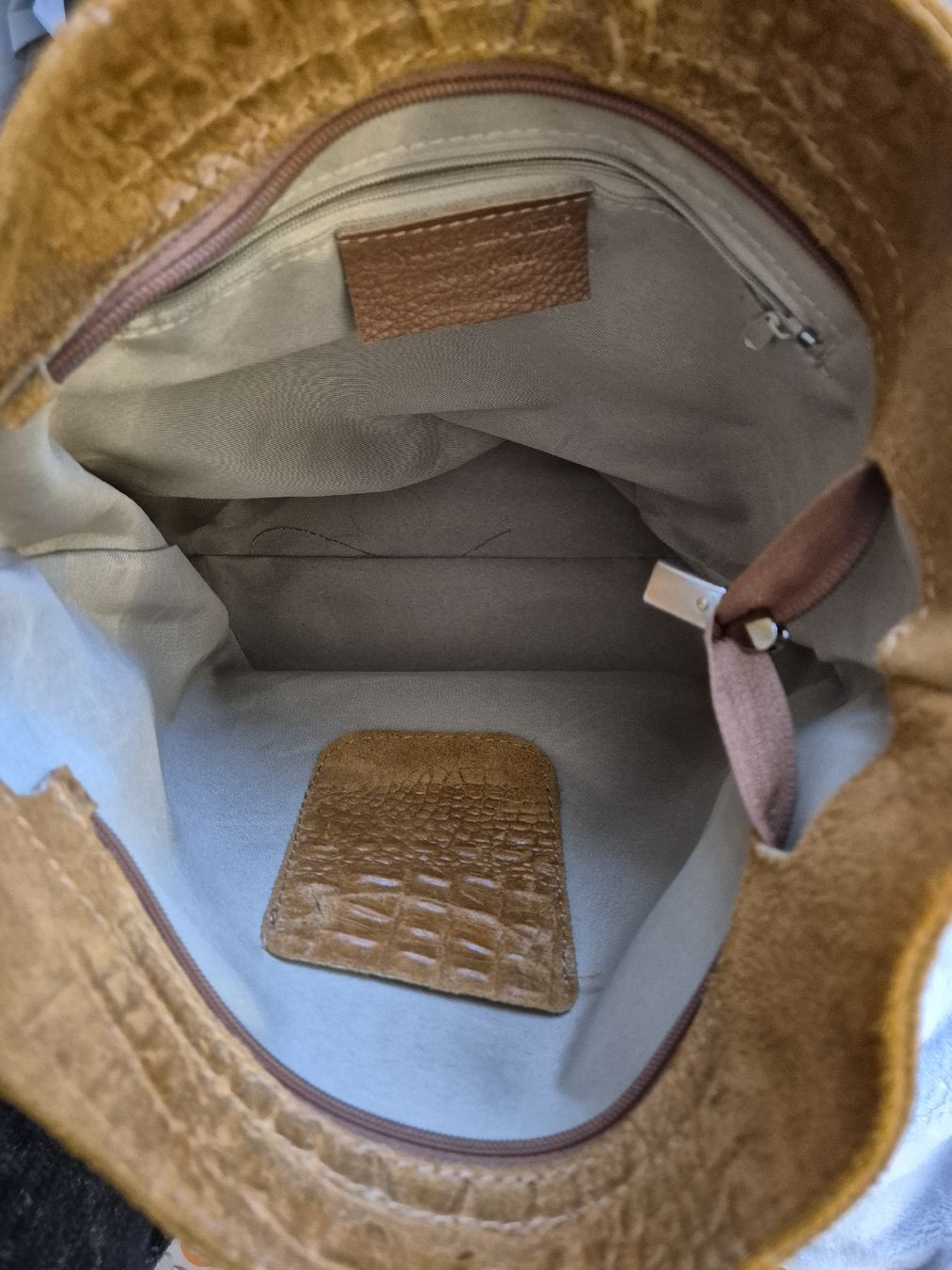 Borse da donna: Wildleder Beuteltasche – Usato da Thalwil venduto da Coco2025 7