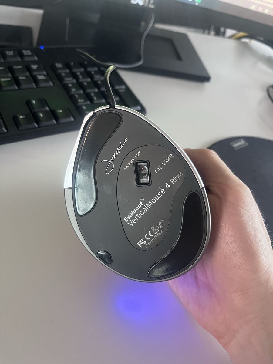 Souris: Evoluent VerticalMouse 4 Right Ergonomic USB Mouse – D'occasion à Zürich par cls_jgc7 4