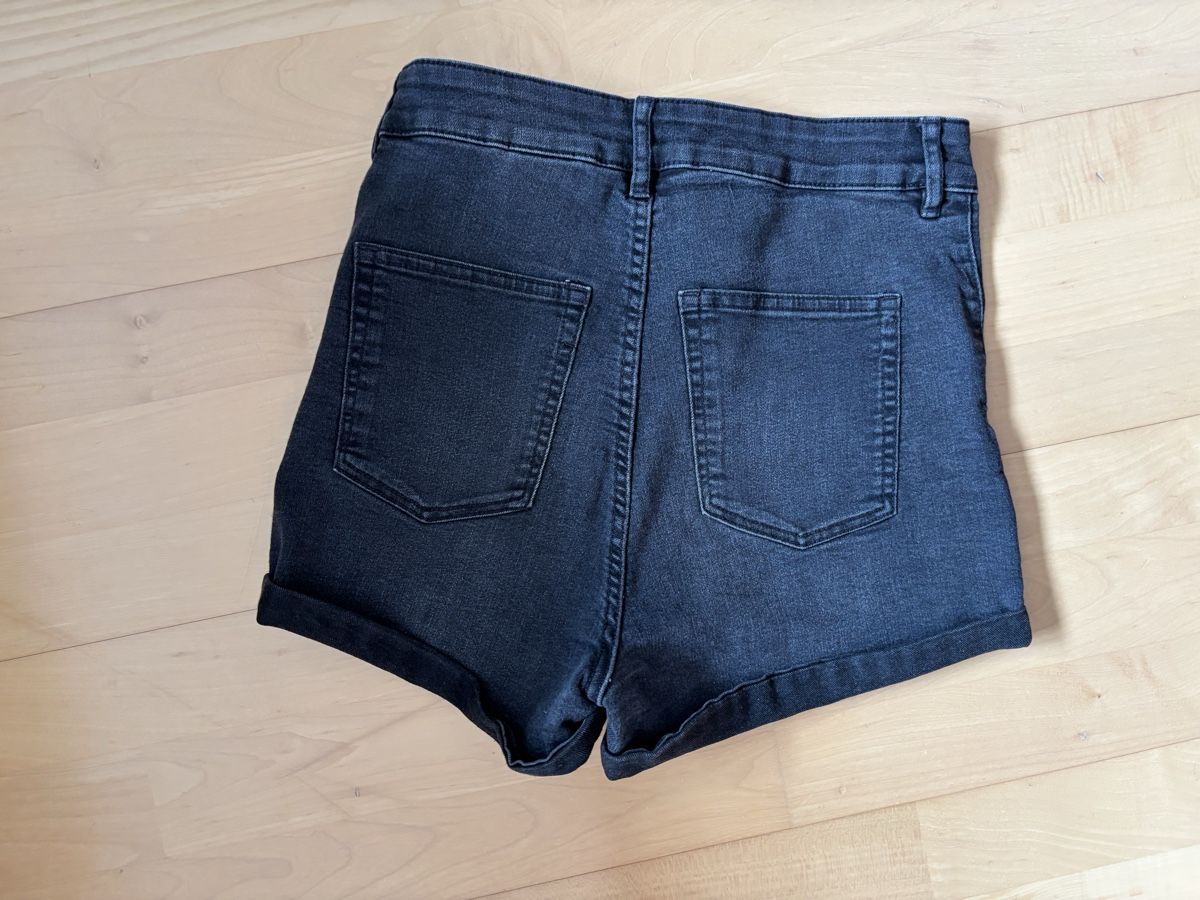 H&M Pantaloni: Kurze Hose schwarz 38 – Usato da Kesswil venduto da Branca-01 3