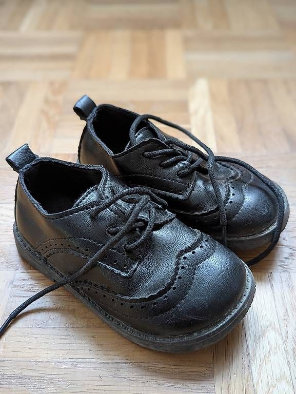 Scarpe per ragazzi: Schwarze Schuhe, Gr. 23 – Usato da Wittenbach venduto da Arnold1503