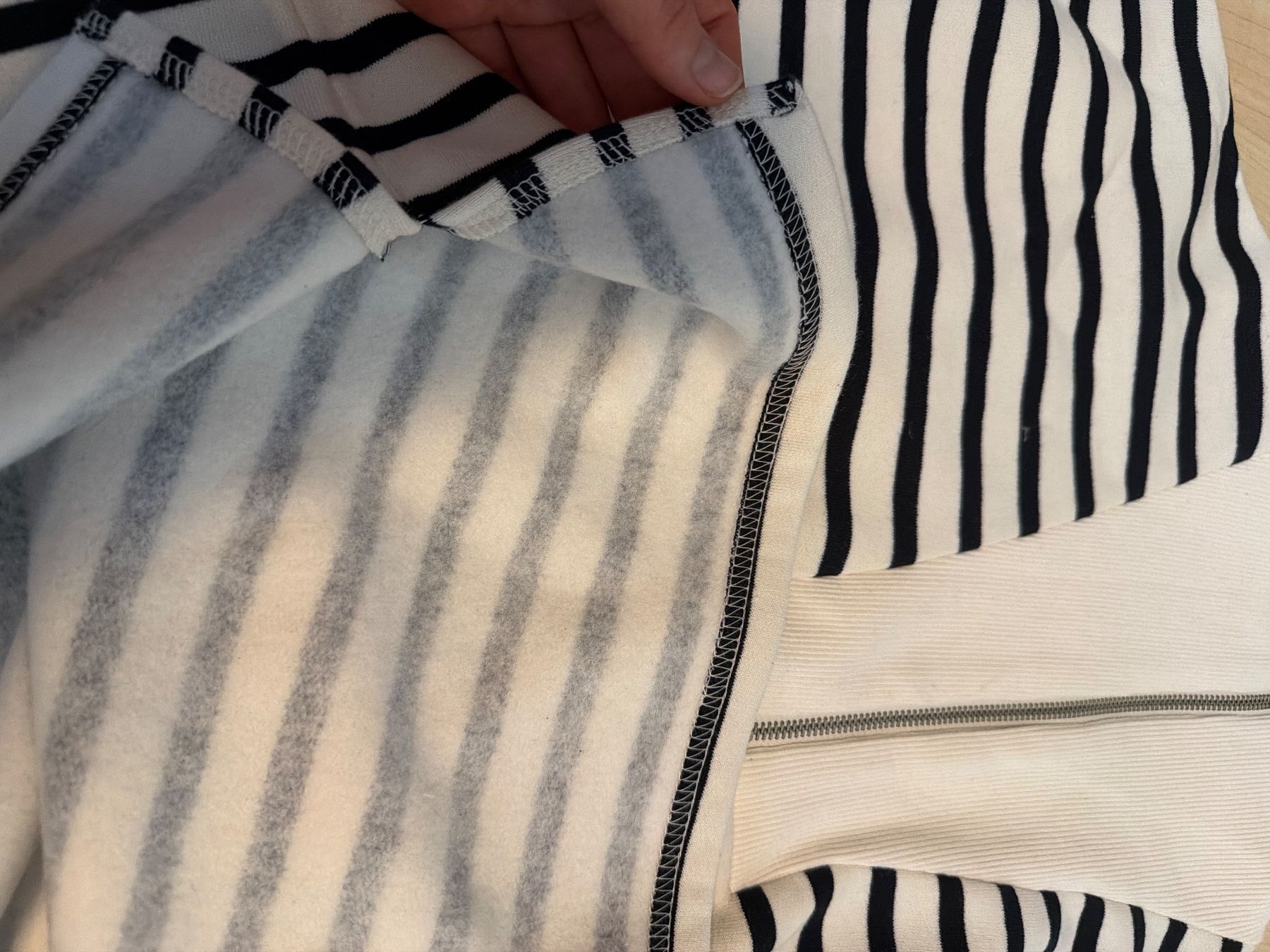 Zara Pulls & Sweat-shirts: Gestreifter Pullover mit Reissverschluss Zara – Neuf (Voir description) à Hettlingen par blu_tb6z 3