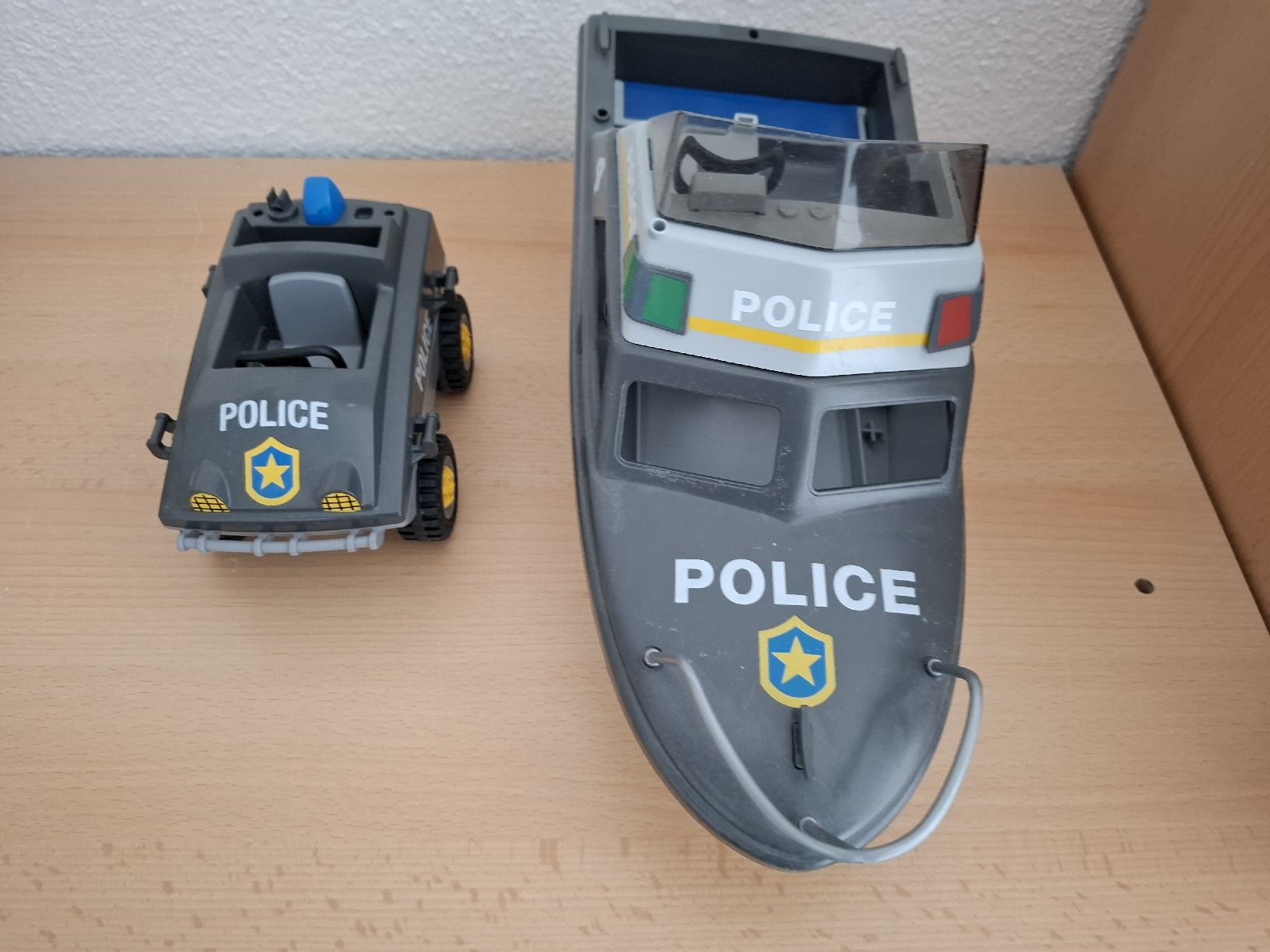 Playmobil Spielzeuge: Playmobil Polizei Boot mit Antrieb und Polizei Auto – Gebraucht aus Luzern von wvg_lt6m