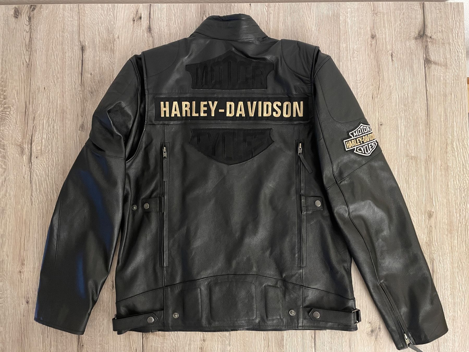 Giacche: Neue Lederjacke, , Grösse L mit Harley Davidson Aufnähern – Nuovo e nell'imballaggio originale da Ins venduto da creamo1 1