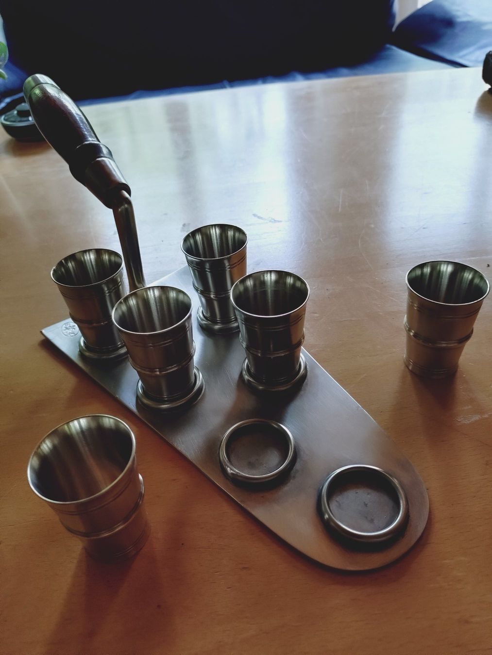 Tous les outils: Zinnbecher auf Maurerkelle – D'occasion à Winterthur par Buchs0 1