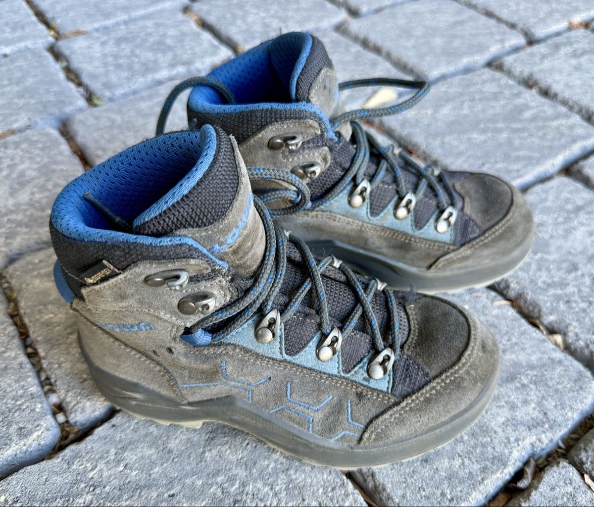 Lowa Scarpe per ragazzi: Wanderschuhe Lowa Grösse 31 gebraucht – Usato da Seuzach venduto da Andrewco 1