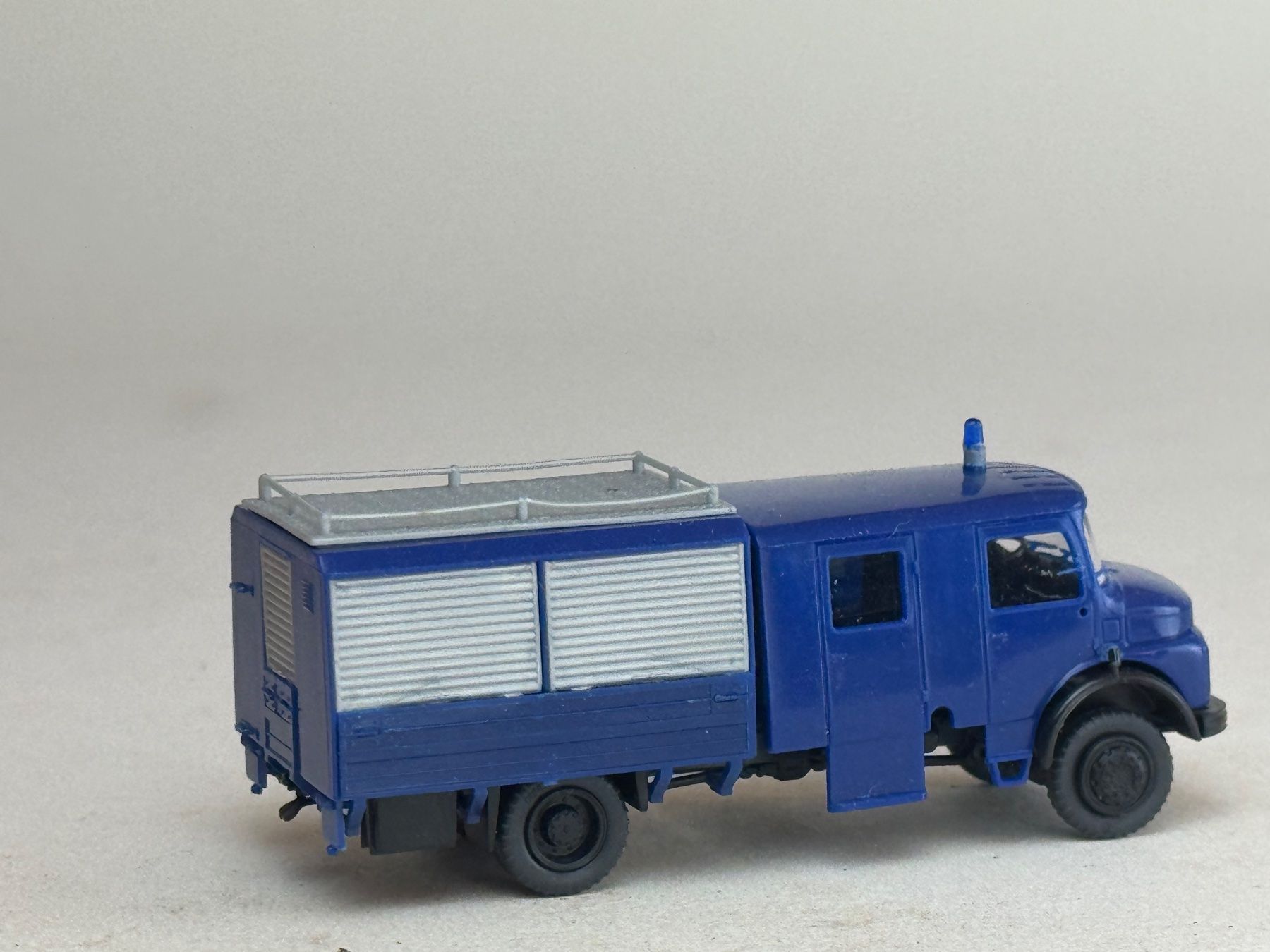 Preiser Modellini d'auto: VE1- Preiser Mercedes THW Rüstwagen – Usato da Elm venduto da Wikmtz 1