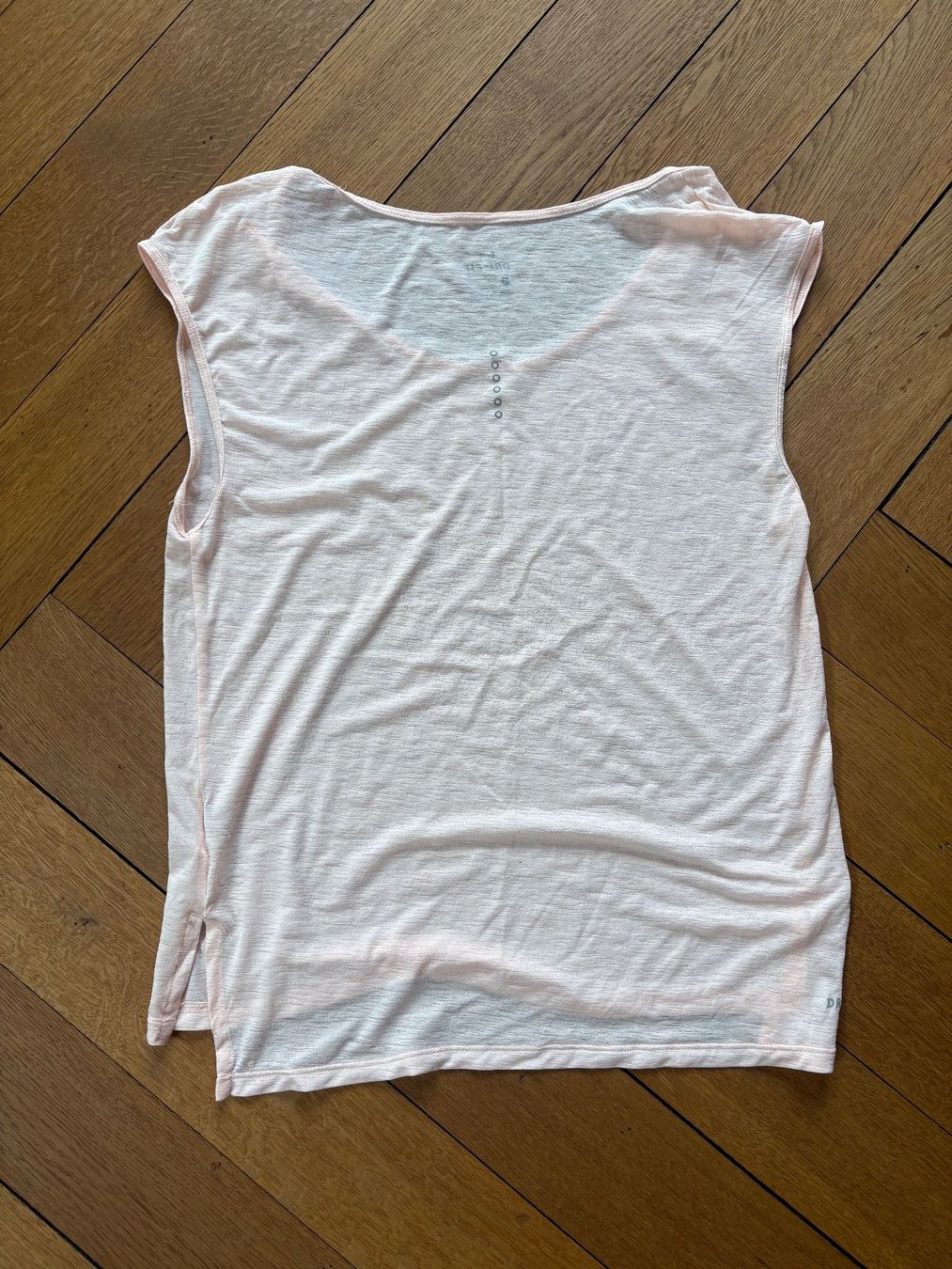 Nike T-Shirts: NIKE superleichtes Sport-Top Gr. S – Gebraucht aus Zürich von triangular 1