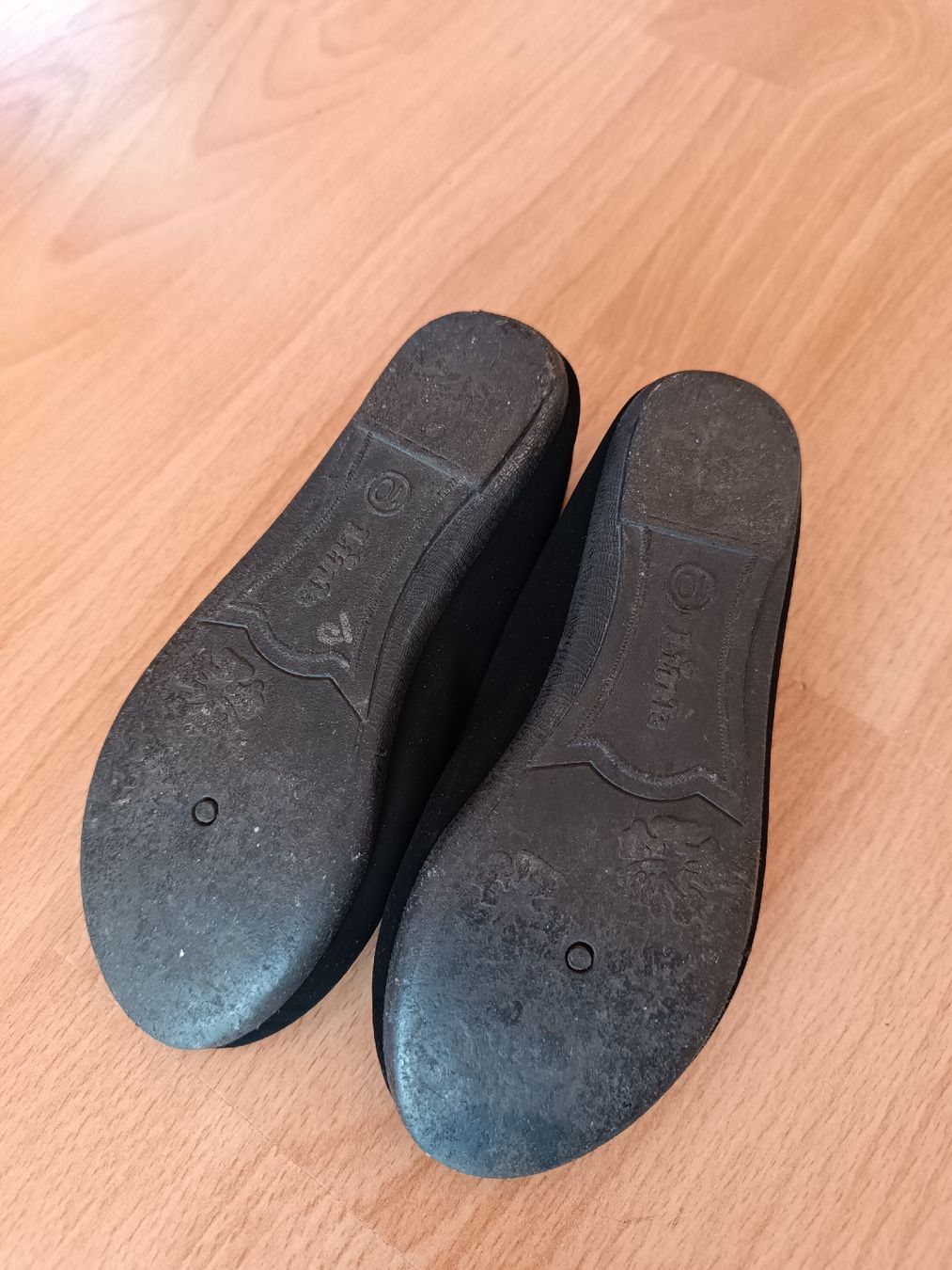 Scarpe per ragazze: Kinder / Ballerinas/Schwarz / Gr. 26- 27 – Usato da Flims Dorf venduto da ali_8n8q 2