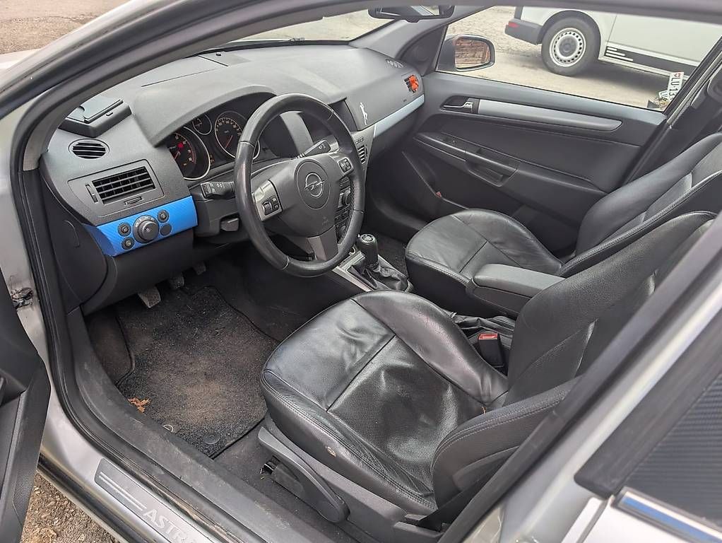 Opel Automobili: Opel Astra H – Usato da Luzern venduto da Don_Kuttron 4