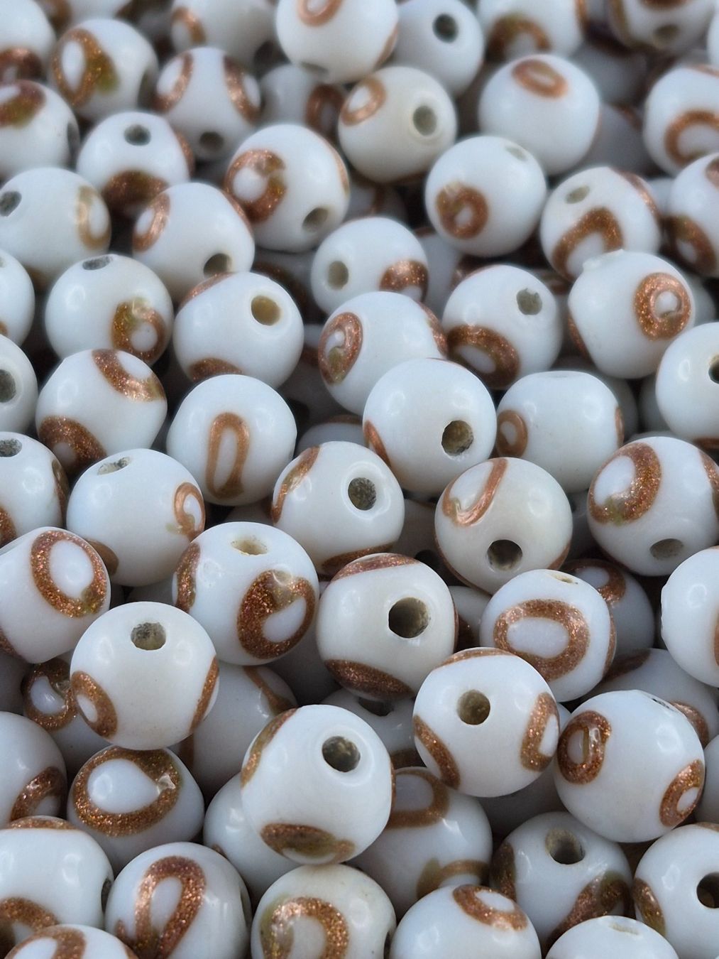 Perle (finte): Glasperlen rund, weiss mit goldenem Ring – Nuovo e nell'imballaggio originale da Klingnau venduto da SilberwindArt 1