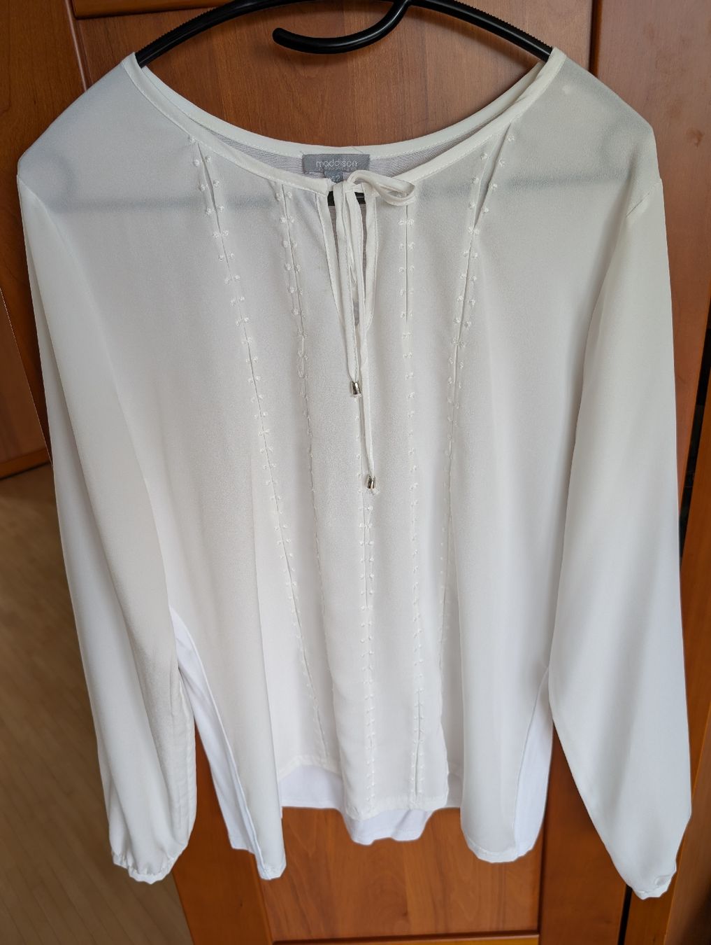 Maddison Blusen: Maddison Damen Bluse, Gr. 42, weiss – Gebraucht aus Wädenswil von coconut1289
