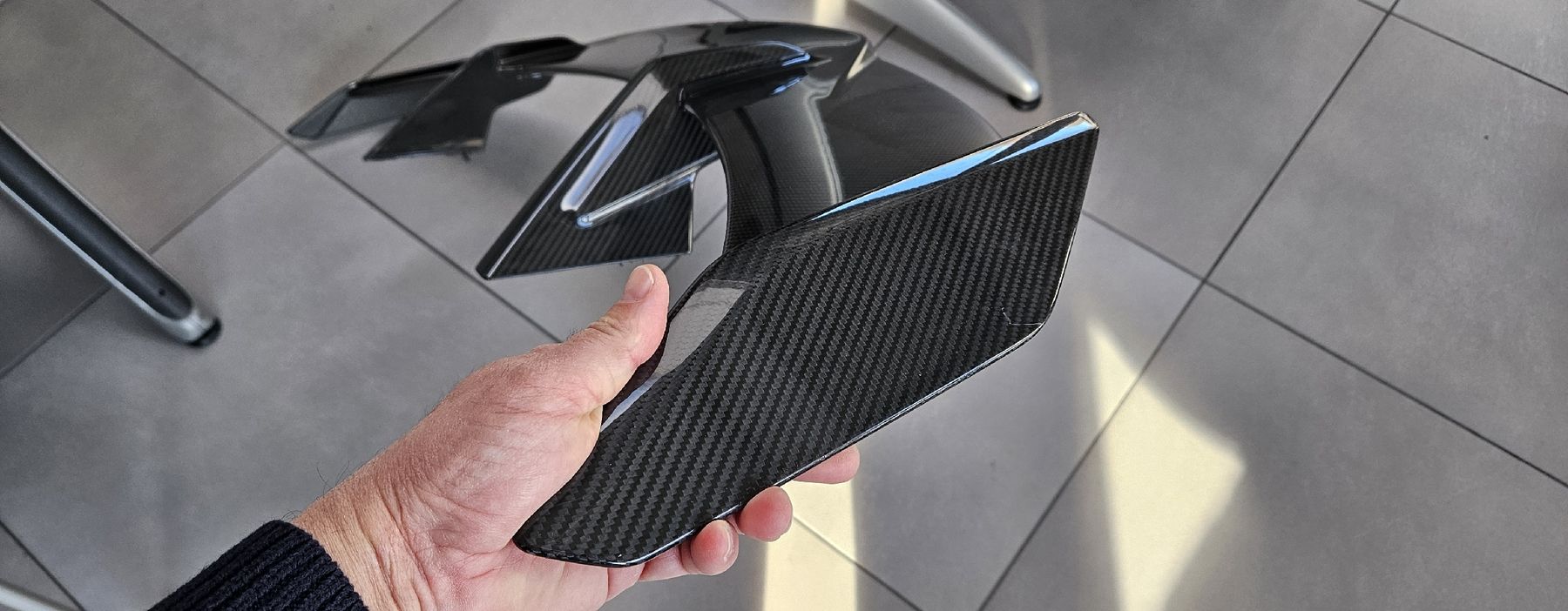 BMW Tutti pezzi di ricambio auto: Spoiler BMW M3 Evolution carbone – Difettoso da Châtel-St-Denis venduto da ameireles1973