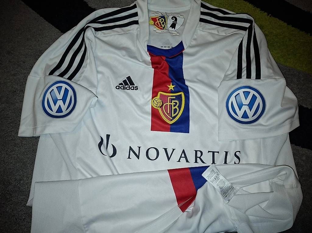 FC Basel Leibchen & Hosen: FC Basel Markus Steinhöfer Trikot Saison 12/13 XL – Gebraucht aus Basel von noe.isler