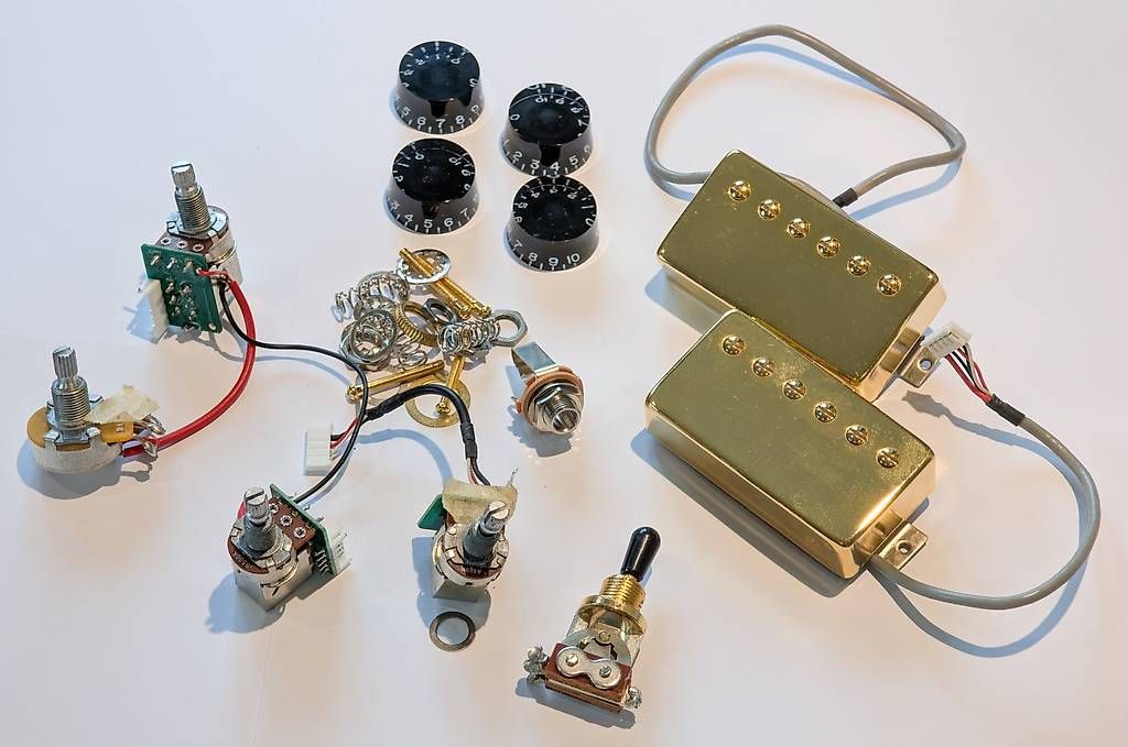 Epiphone Strumenti musicali: Epiphone Probuckers Gold, switch, boutons, jack, potards – Nuovo (secondo la descrizione) da Torny le Grand venduto da cla_w6np
