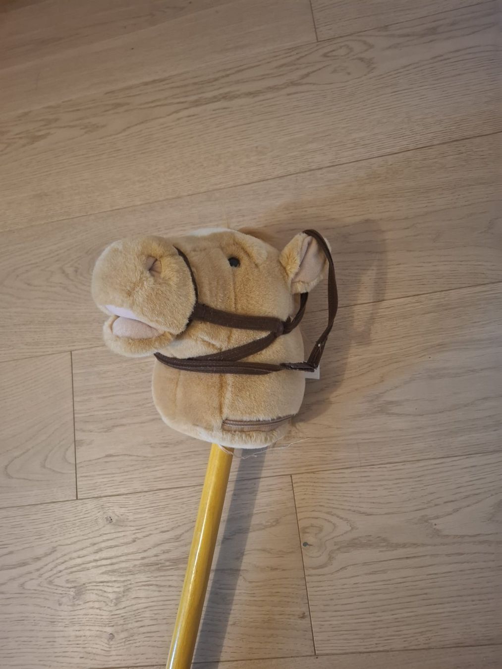 Giocattoli: Steckenpferd braun mit Holzstab – Usato da Küssnacht am Rigi venduto da awalde 2