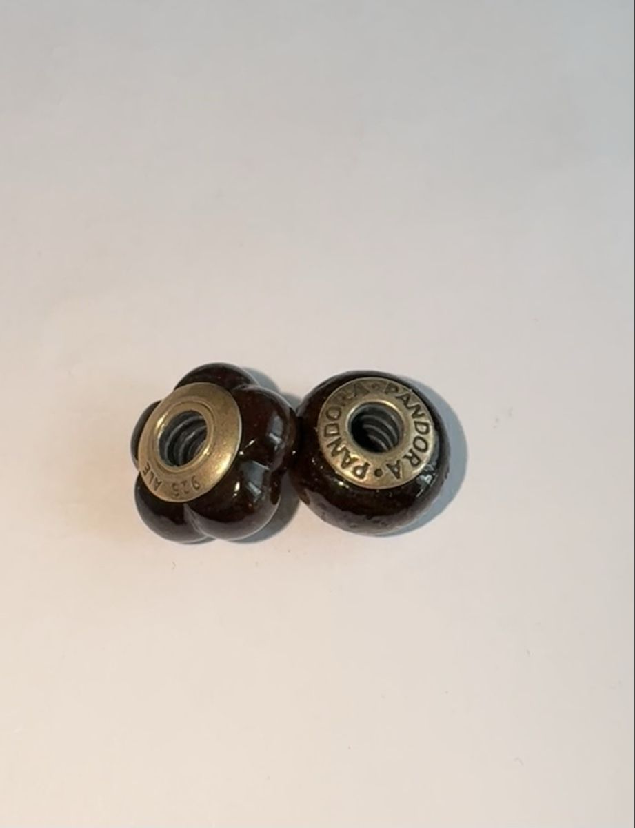 Pandora Ciondoli: Pandora Charms 2 Stk. Holz – Usato da Brienz BE venduto da jeyjeyyyyy
