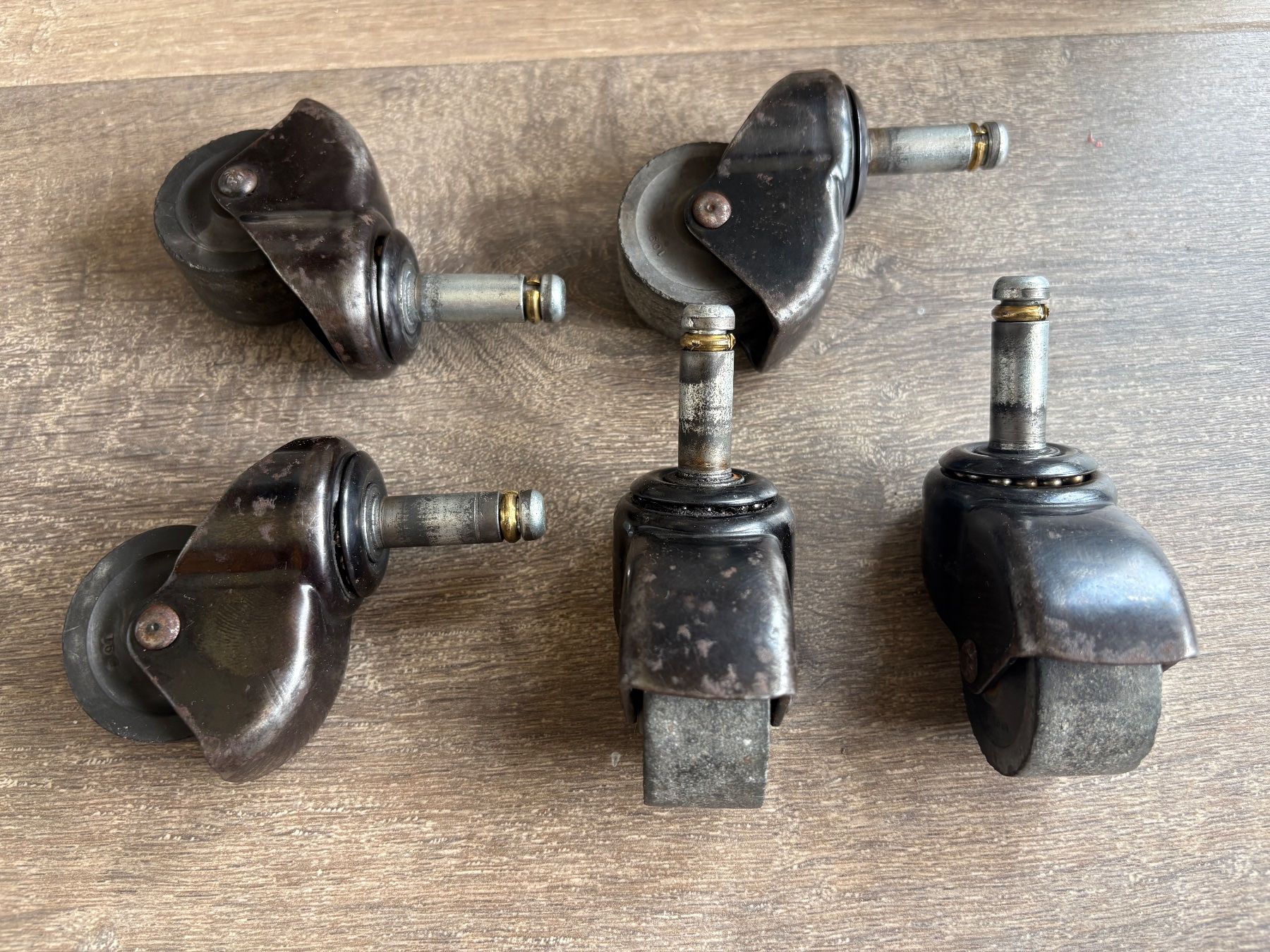 Altro per stoccaggio & trasporto: 5 Industrial, vintage Rollen Stuhlrollen – Usato da Schleinikon venduto da msfwmw2