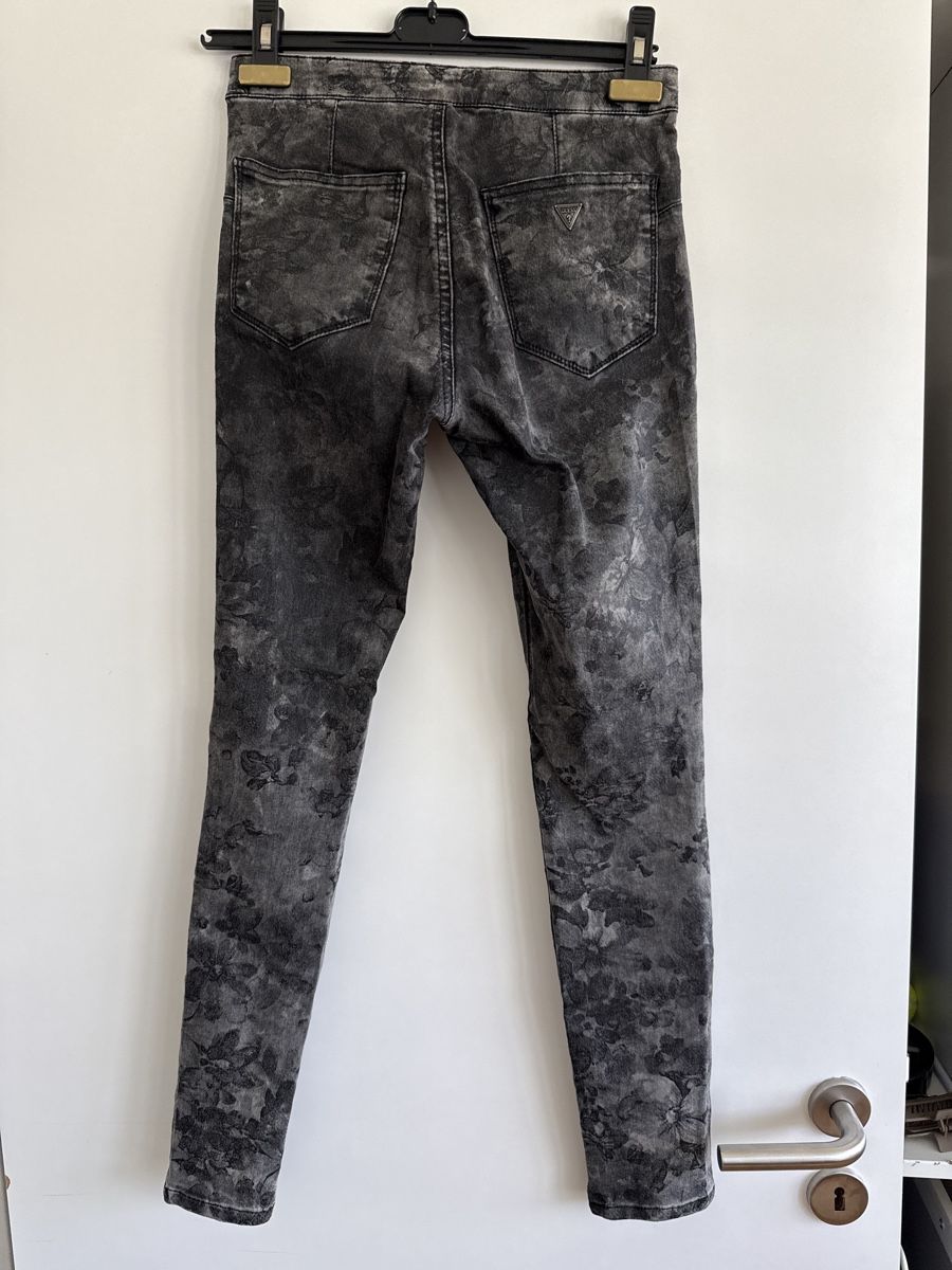 Guess Pantalons: Guess Hose – D'occasion à Winterthur par jes_l6g6 1