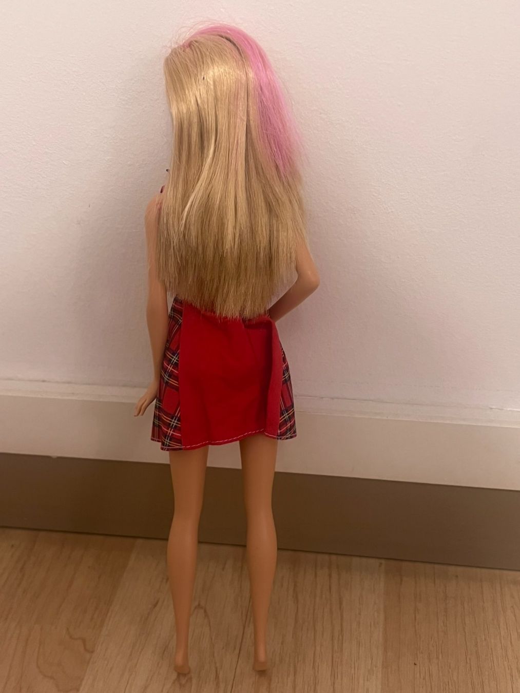 Bambole: Barbie mit trendigem Karokleid #20 – Usato da Wildegg venduto da Car-Mania 2
