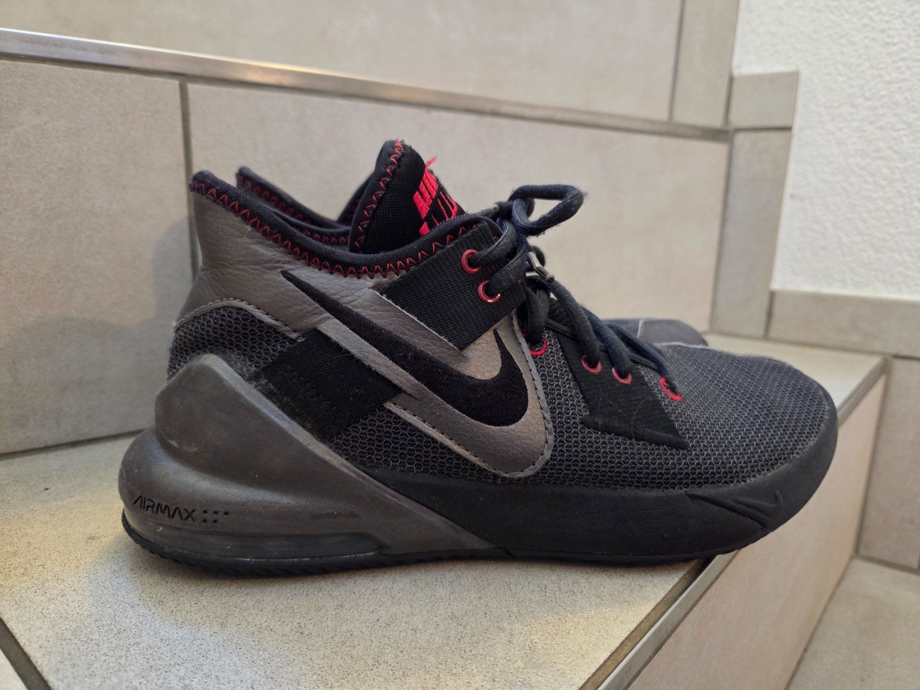 Nike Chaussures garçon: Nike Schuhe Grösse 41 gebraucht – D'occasion à Schlierbach par smeralda1313 2