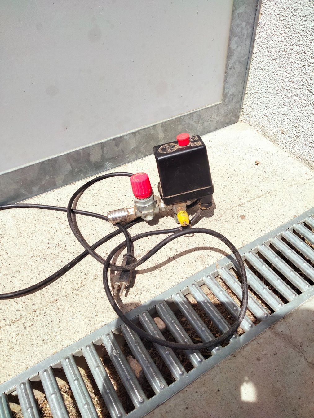 Compresseurs: Luftkompressor – Défectueux à Hergiswil LU par Anuck 4