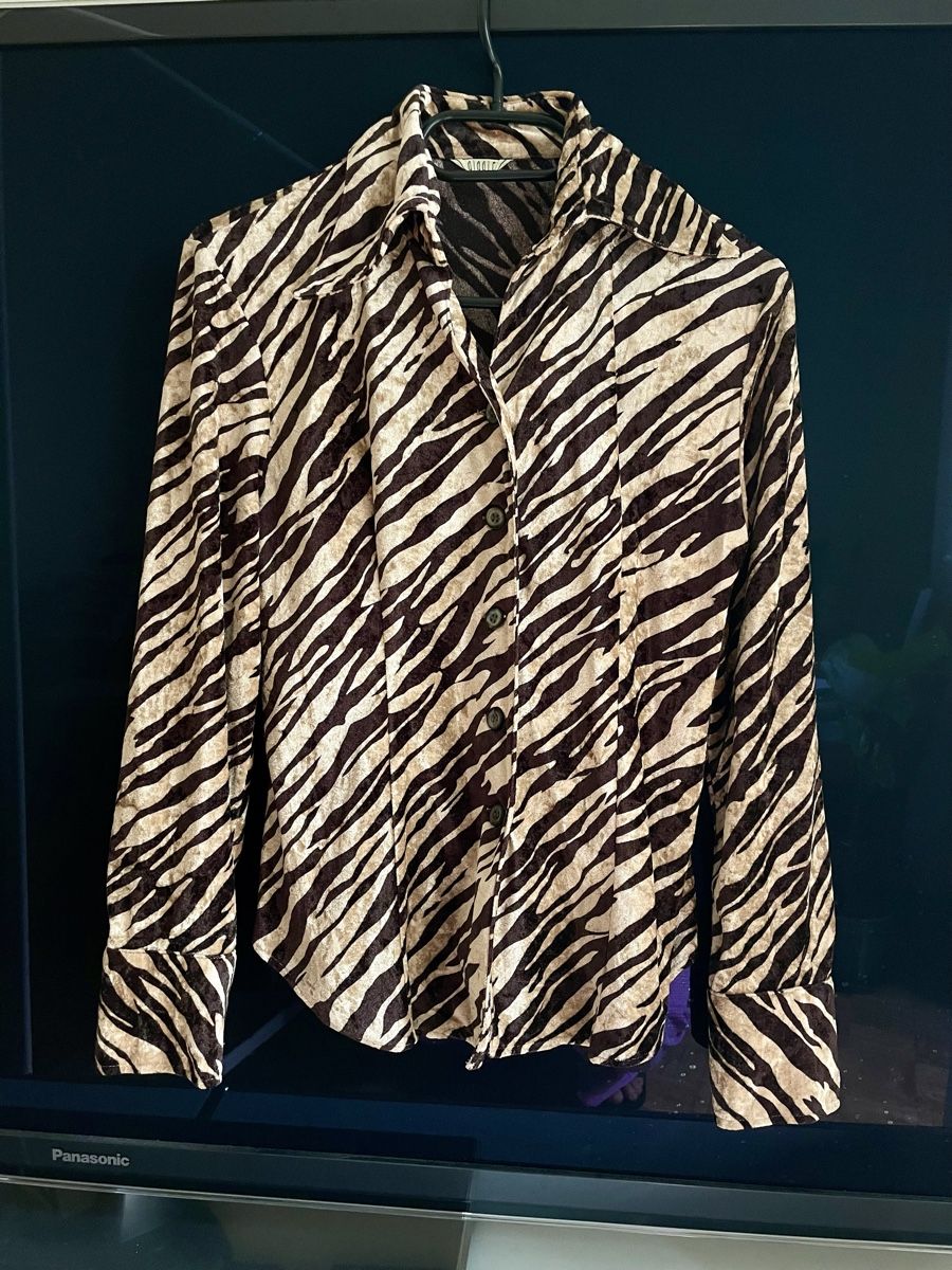 Camicette: Vintage Velours Hemd / Bluse mit Tiger / Zebra Muster – Usato da Zürich venduto da Carlajimena 6